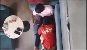 Quay lén em gái liếm mút cho bồ nơi công cộng
