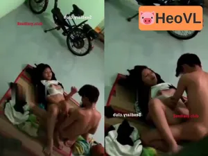Quay lén hai em học sinh địt trộm trong trọ