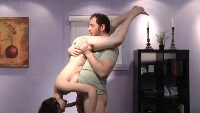 Lén đi giã ngoại đêm, con gái bị bố phát hiện và "phạt yêu"