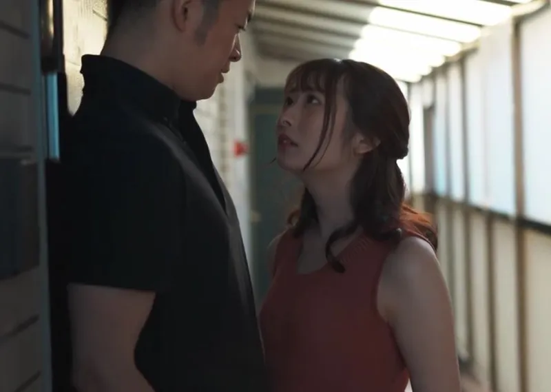 Bà xã mang thai, tôi bị cuốn hút bởi bà xã cạnh bên nhà thường ở nhà một mình